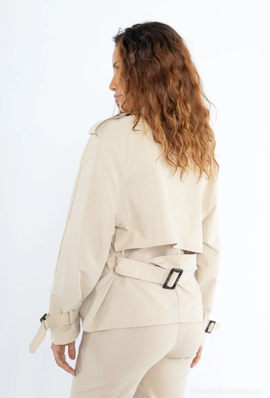 Trench-coat court Lucie